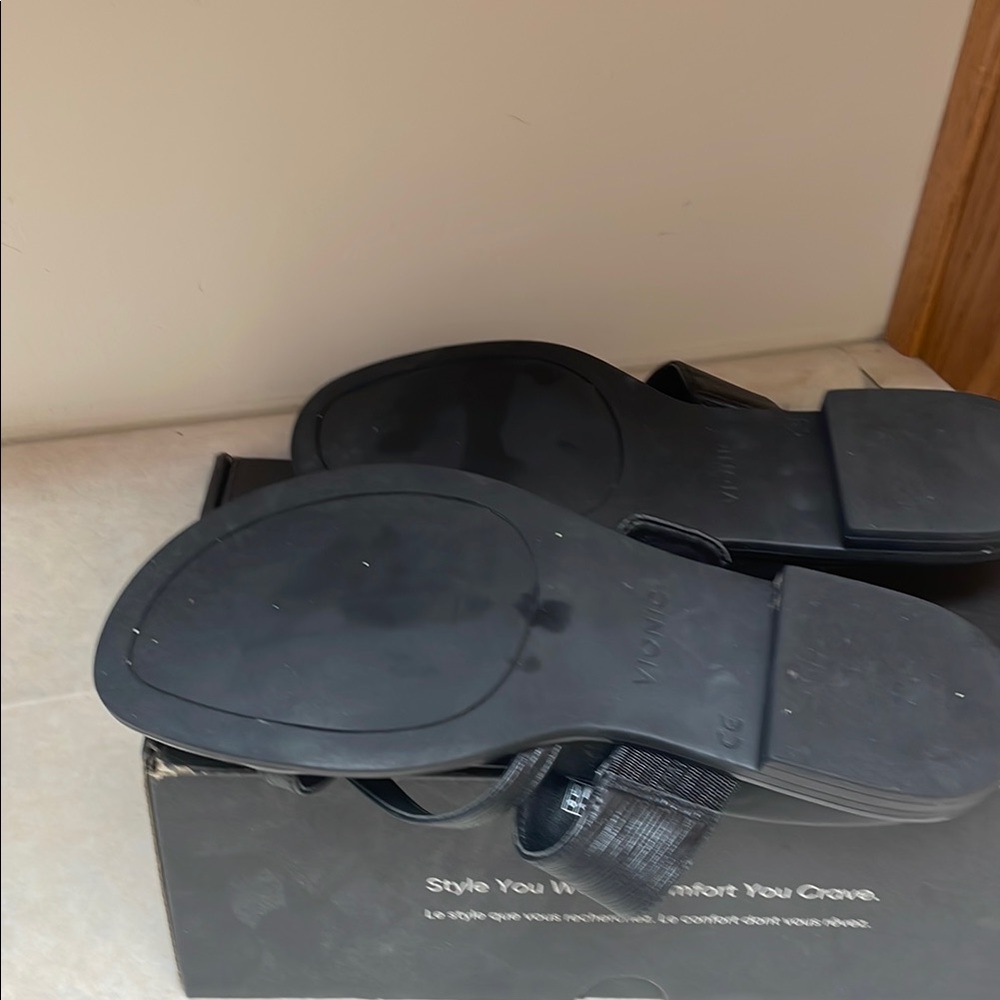 Vionic Black Strappy Sandals with Flat Sole - Picture 2 of 3